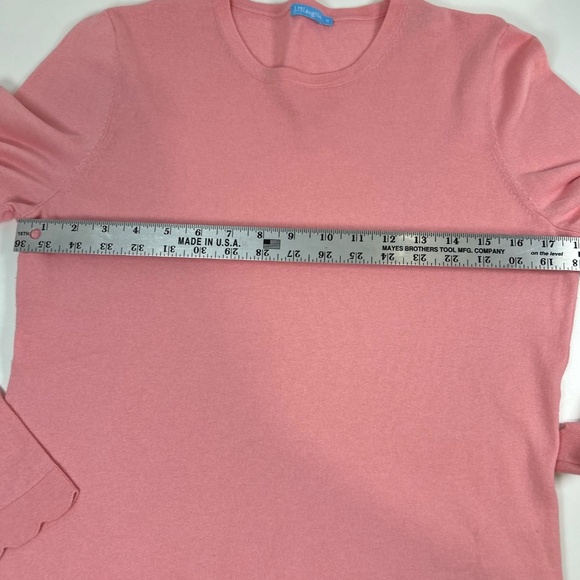 J. Mcglaughlin Henri Scalloped Hem Crew Neck lightweight Sweater Size Medium - Picture 3 of 7